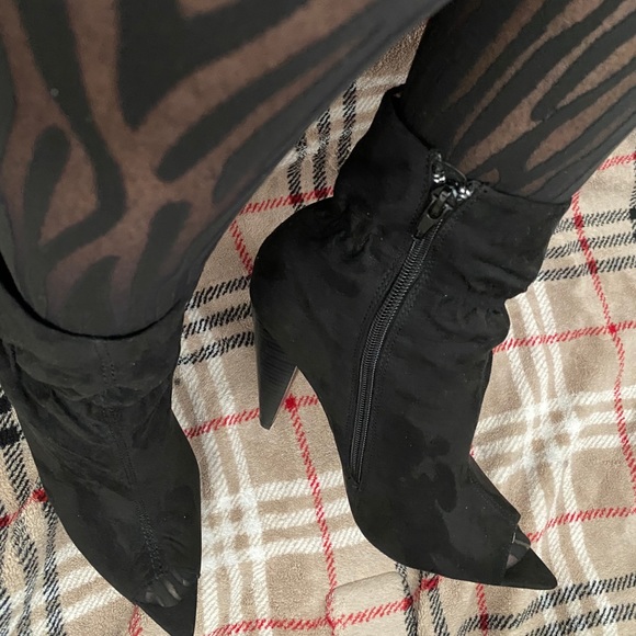 🖤Black Pull On Runch Inner Zip Peep Toe Boots - Picture 5 of 5